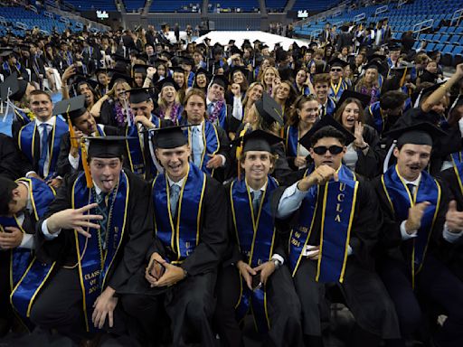 Weekend of graduation ceremonies begins at California universities without major war protests