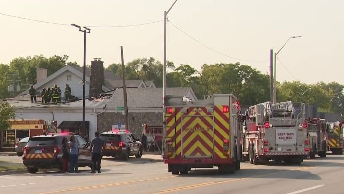 Fire crews extinguish funeral home blaze in Detroit