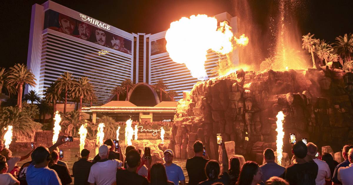 The volcano erupts for the last time as the iconic Mirage closes on the Las Vegas Strip