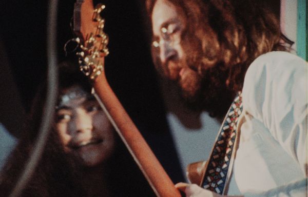 Klaus Voormann’s Reflects on His ‘Ridiculous’ Concert With John Lennon & Yoko Ono in 1969