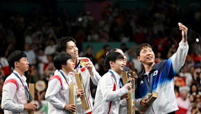 North-South Korea Olympic podium selfie goes viral