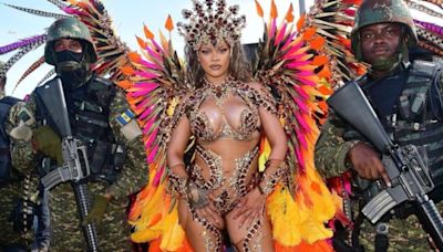 Infartante: Rihanna dio la sorpresa y bailó en un carnaval de Barbados | Espectáculos