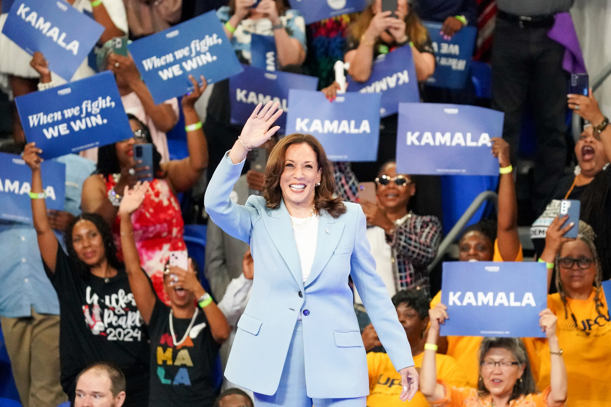 Kamala Harris video appears to show people leaving rally mid-speech