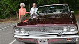 Car show at Alzheimer's Alliance of Smith County allows Day Club participants to reminisce