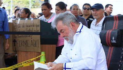 El alcalde de la segunda ciudad más importante de Honduras suspende la huelga de hambre
