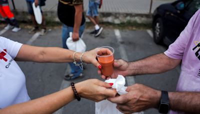 As Spain swelters, volunteers serve cold soup to homeless