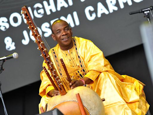 Cinco discos para recordar a Toumani Diabaté, maestro de la kora y héroe musical de Malí