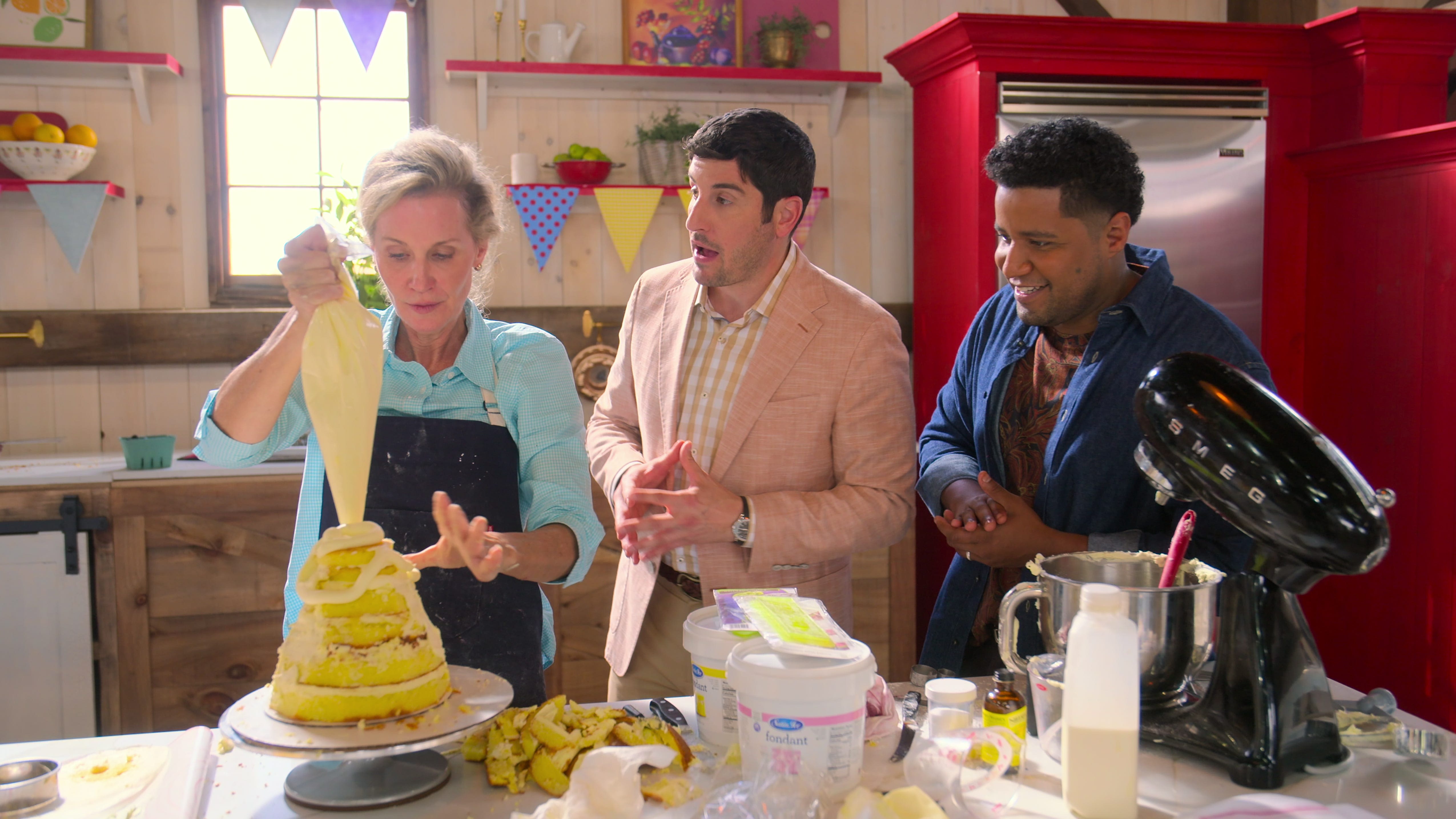 'American Pie' at 25: Jason Biggs says his Netflix baking show is 'family viewing'