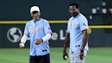 Dallas Cowboys legends Michael Irvin, Drew Pearson, throw first pitch at Rangers game (VIDEO)