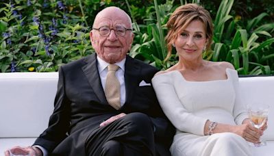 93歲媒體大亨梅鐸第5度結婚！ 67歲新婚妻背景超狂「還是前妻牽紅線」 - 鏡週刊 Mirror Media