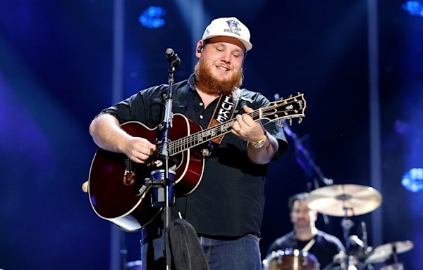 Luke Combs To Display Tracy Chapman Audio Cassette, Other Items In Hall Of Fame — These Are Some Items You ...