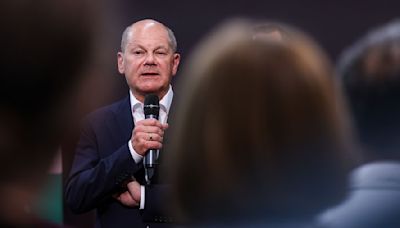 Scholz fordert Einsatz für die Demokratie