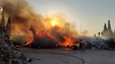 Un incendio afecta a una planta de residuos en el polígono Juan Carlos I entre Picassent y Almussafes