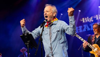 Bill Murray shows up, sings and slays at Las Vegas blues event