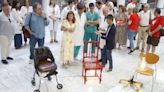 El hospital Reina Sofía acoge una exposición de Pablo Rubio que inspira donación, reciclaje y vida