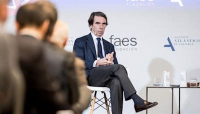 Aznar, sobre Sánchez: "Comedia de caudillismo lacrimógeno"