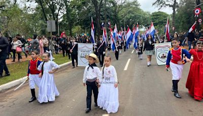 La Nación / En el Este homenajearon a los héroes con el tradicional desfile estudiantil