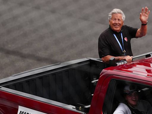 Indy 500: Mario Andretti stops at fan’s home to fulfill request, but nobody answered