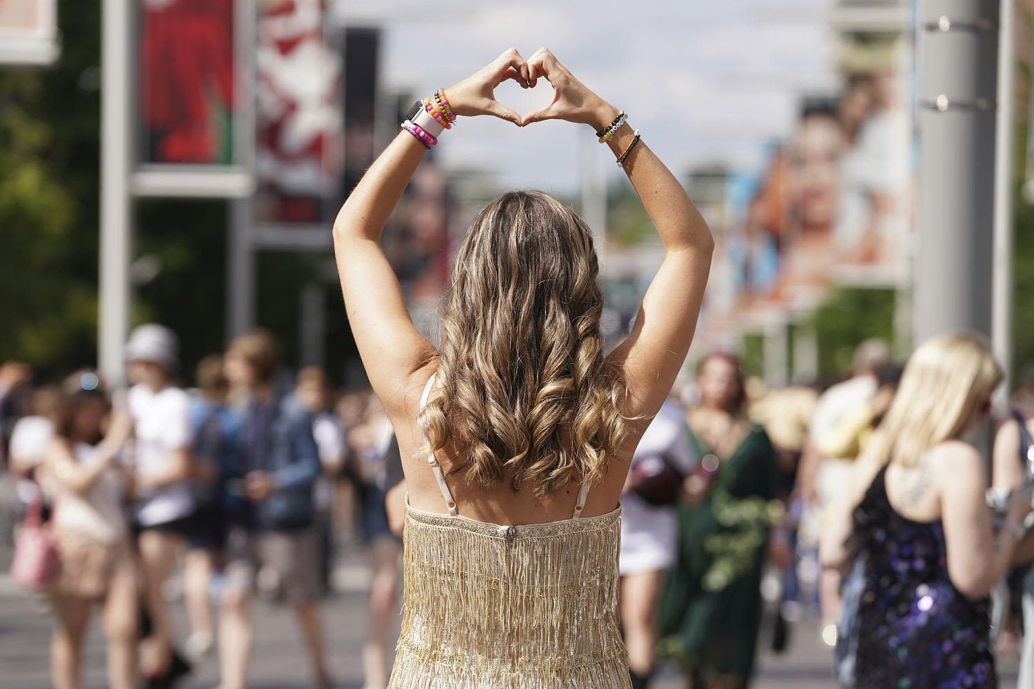 Taylor Swift fans scrambling as Aer Lingus pilots strike coincides with Dublin concert dates