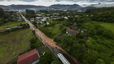 Al menos diez muertos y 21 desaparecidos por lluvias en sur de Brasil