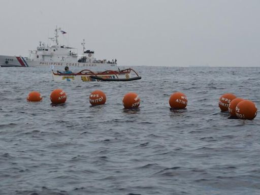 南海情勢緊張 菲漁船前進中國控制黃岩島水域