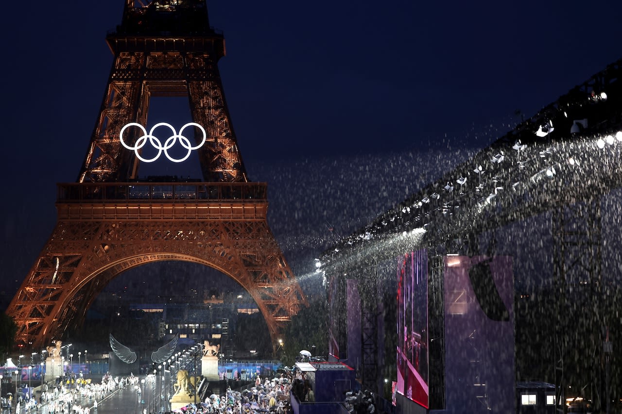 Women’s Épée Live Stream (7/30/24): How to watch team gold medal match online | Time, TV, Channel for 2024 Paris Olympics