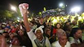 La lluvia no apaga la fiesta que llega al Petronio Álvarez desde África, EE.UU. y Cuba