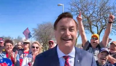 'Use that promo code!' Mike Lindell uses Trump rally to charge $16 for 'free' pillows