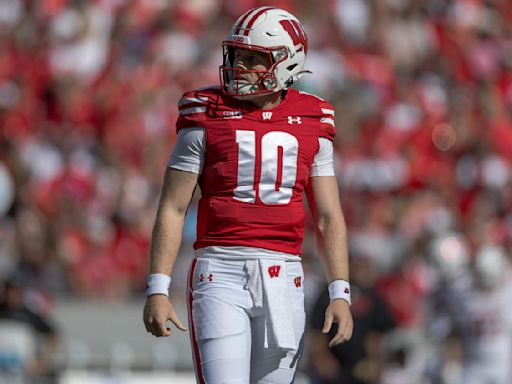 Wisconsin QB Tyler Van Dyke carted to locker room after suffering right knee injury vs. Alabama