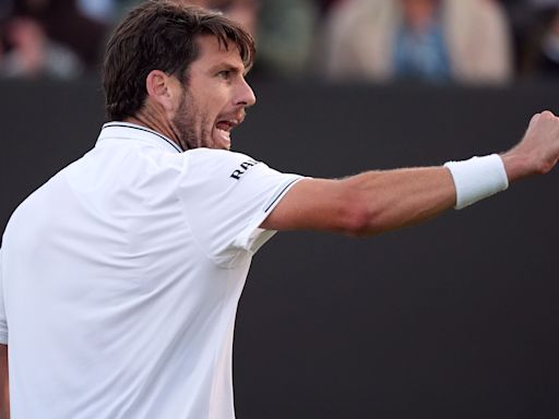 Cameron Norrie returns to winning ways with straight-sets success at Wimbledon