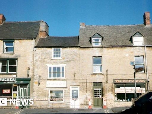 Ronnie Barker's antique shop sign sells at auction for £1,430