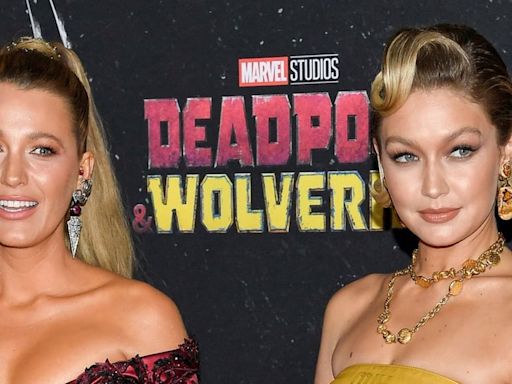 Los impactantes looks de Blake Lively y Gigi Hadid inspirados en Deadpool y Wolverine para la premiere de la película