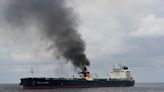 Tripulación extingue incendio en buque petrolero alcanzado por misil hutí