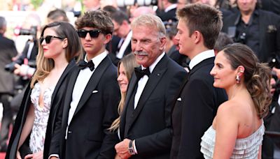 A Cannes, tapis rouge en famille pour Kevin Costner et Sienna Miller