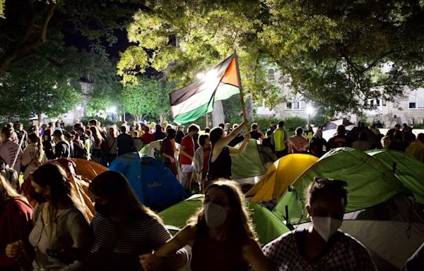 Pro-Palestinian protesters, New Orleans police in standoff on Tulane's Uptown campus