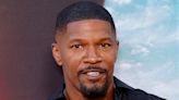 Representantes de Jamie Foxx desmienten que la vacuna contra el covid-19 haya causado su crisis de salud