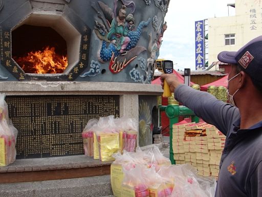 世界地球日／北港武德宮全球第一大天庫金爐減排 香灰不落地變文創公仔、財神爺直接加持