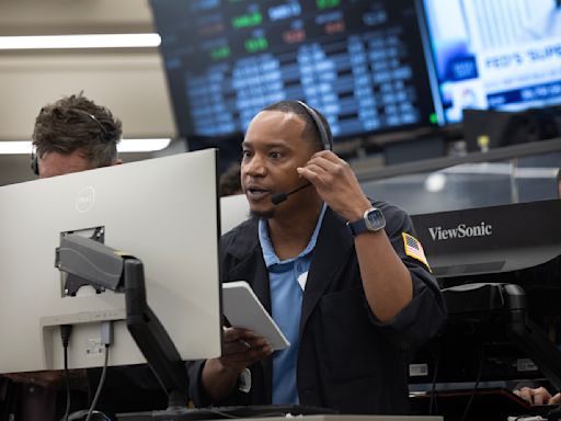 Stock market today: S&P 500, Nasdaq eke out fresh records with Powell on deck