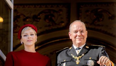 Albert et Charlène de Monaco deviennent parrain et marraine lors d’une visite de chantier