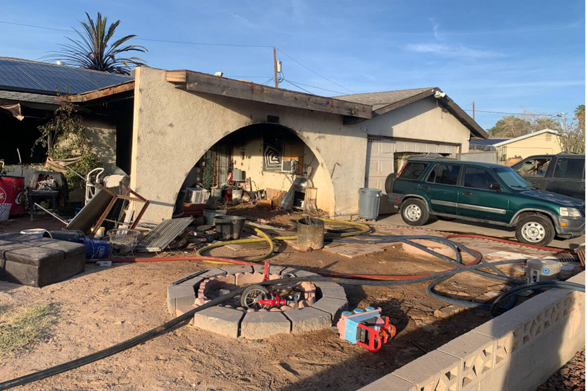 2 dogs, cat found dead after east Las Vegas Valley house fire