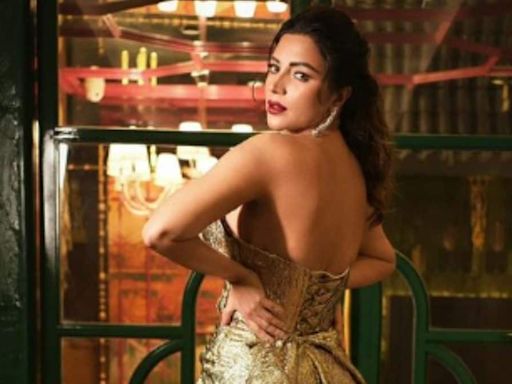 Sexy! Shama Sikander Turns Up The Heat In A Golden, Backless Gown; See Viral Hot Photos - News18