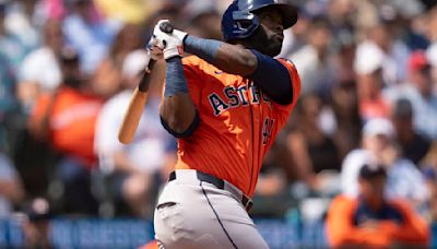 Fan who caught Yordan Alvarez's home run from his cycle gives ball to Astros slugger