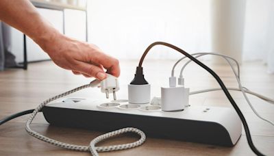 Los electrodomésticos que no debería conectar a una multitoma; el consumo podría subirle
