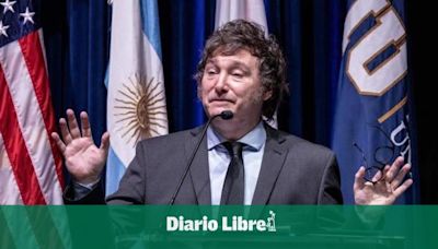 Un hijo de Bolsonaro expresa su apoyo a Milei y se suma a las críticas a Pedro Sánchez