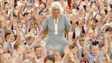 Las llamativas fotos de la reina Camilla con un grupo de niños que comparten su pasión