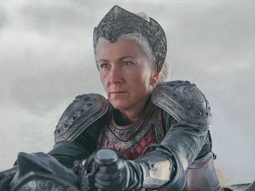 'House of the Dragon' actor Eve Best filmed that heart-wrenching battle scene alone over 2 weeks on a mechanized dragon