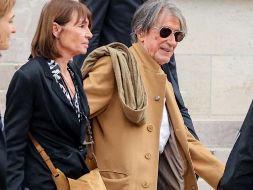 Jacques Dutronc, rentré en Corse avec sa compagne Sylvie, aurait choisi où reposera son épouse Françoise Hardy