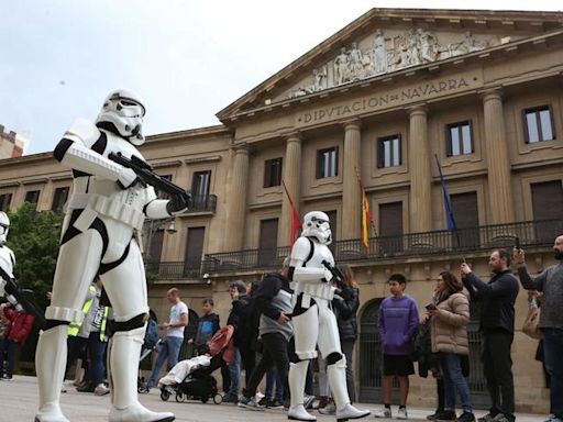 Más de 100 personajes de Star Wars toman las calles de Pamplona en apoyo a los pacientes oncológicos