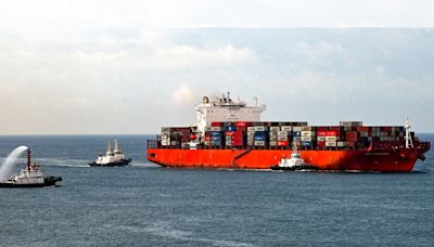 Kerala CM Vijayan Formally Welcomes First Cargo Ship at Vizhinjam Sea Port - News18