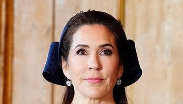 El broche ramillete, la tiara de rubíes y todas las joyas de Mary de Dinamarca en su viaje a Suecia